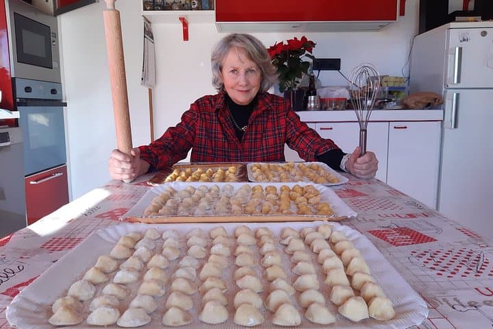 Verona Pizza or Pasta Cooking Class with Wine in Anna's Home — photo 1 of 7