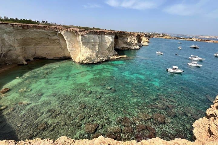 Boat tour Pillirina, sea caves Syracuse and Ortigia — photo 1 of 23