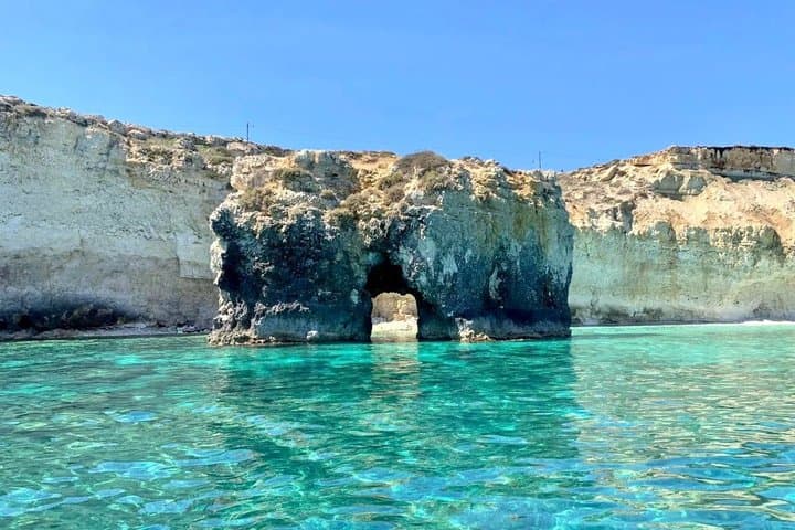 Boat tour of Ortigia Island and sea caves — photo 1 of 16