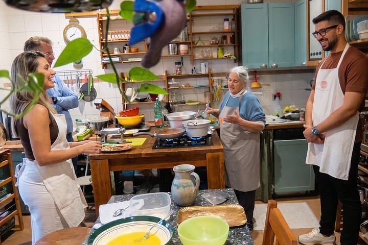 Home Cooking in Testaccio: Cacio e Pepe, Amatriciana, Carbonara — photo 1 of 23