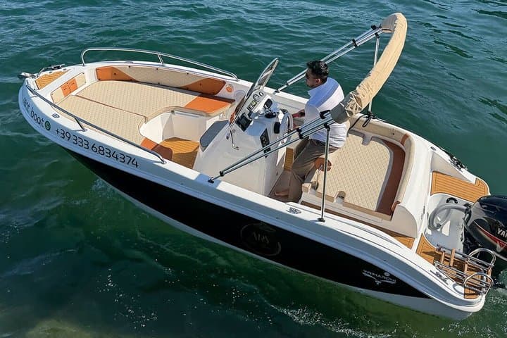 Self Drive Boat Rental License Free in Lake Como — photo 1 of 28