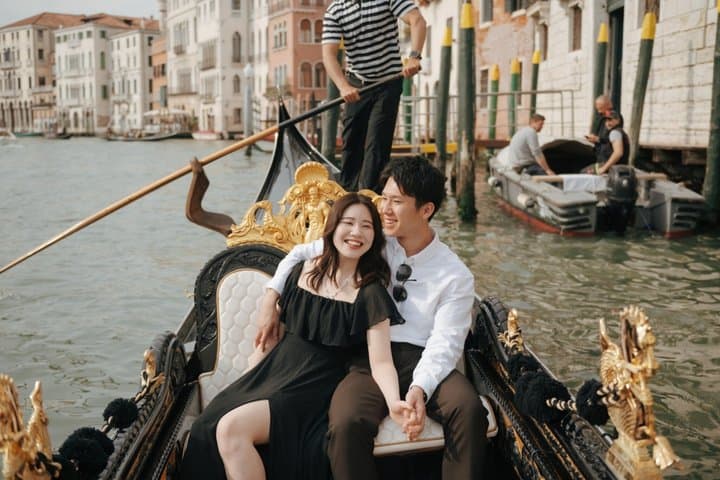 Private Gondola ride with Photoshoot & Videos in Venice — photo 1 of 48