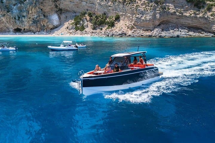 Cala Gonone: mini yacht tour in the Gulf of Orosei with aperitif — photo 1 of 6