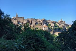 Van Tour: Viterbo, Etruscan Tombs, Volcanic Lakes & Nature