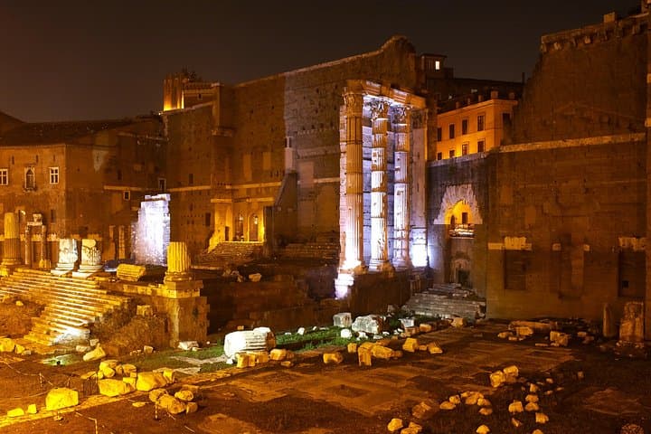 Evening Walking Tour of Rome Trevi Fountain Pantheon and More — photo 1 of 6