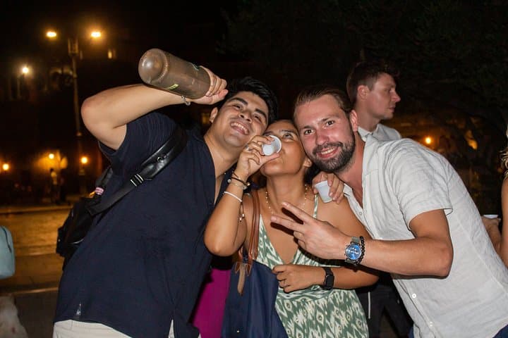 Rome Nightlife Party Tour Monti Bar Crawl and Local Drinks — photo 1 of 7