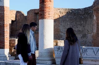 Pompeii Skip-the-Line Entrance & Guided Tour with an Archeologist