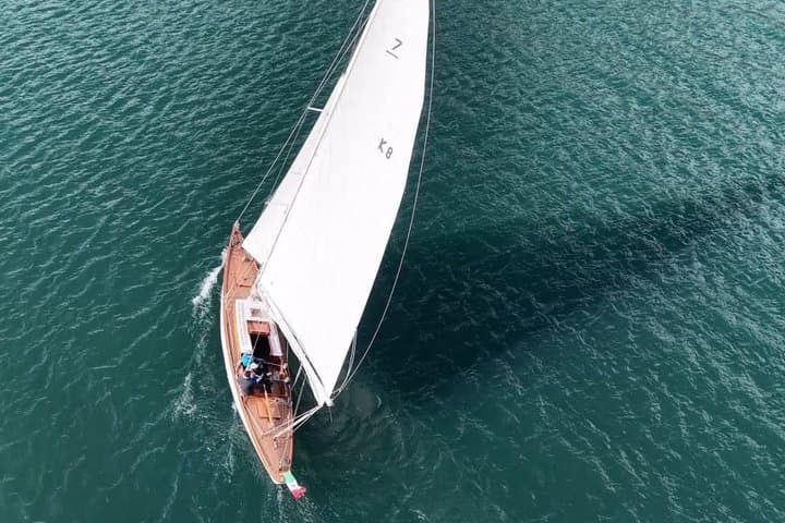 Private Guided Sailing Boat Tour on Lake Como with Aperitif — photo 1 of 15