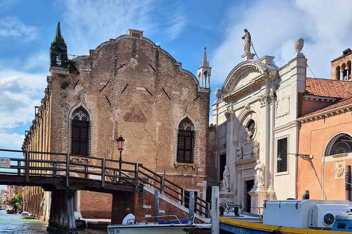 The local Side of Venice: strolling around Cannaregio district — photo 1 of 5