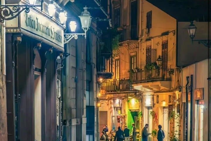 Palermo by Night Ghost Stories, Wine and Street Food — photo 1 of 4