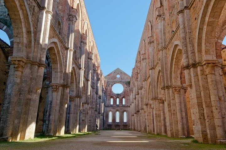 Tuscany's hidden gems: San Gimignano, Volterra, St Galgano Abbey — photo 1 of 15