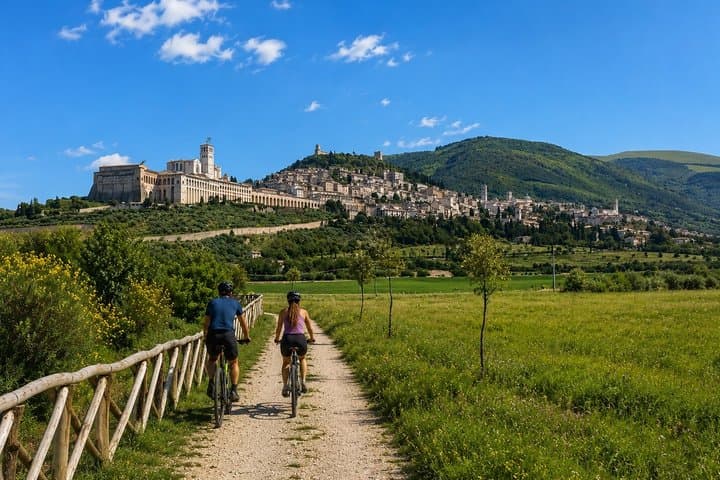 Perugia tour in ebike in Assisi UNESCO site — photo 1 of 8