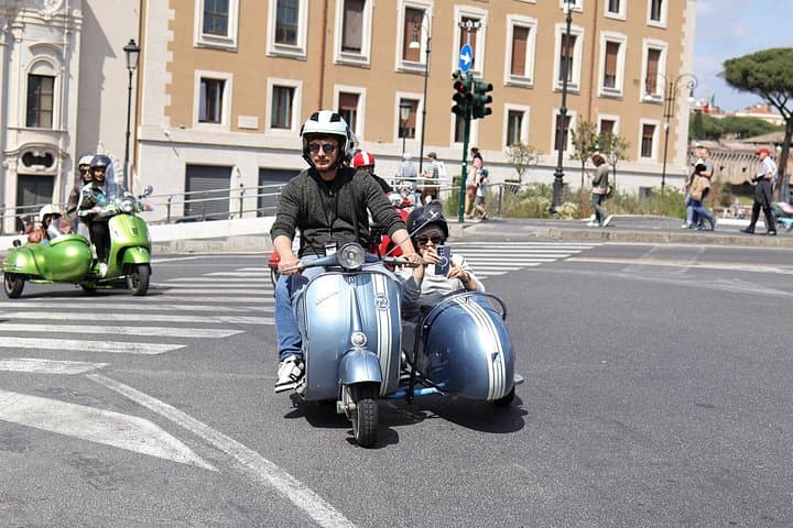 Rome Vespa Sidecar Tour with Noon Cannon Fire — photo 1 of 16