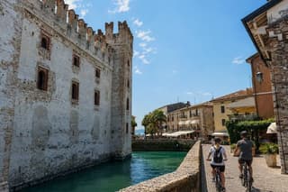 Peschiera del Garda eBike tour in Sirmione and Lazise vrtual guided