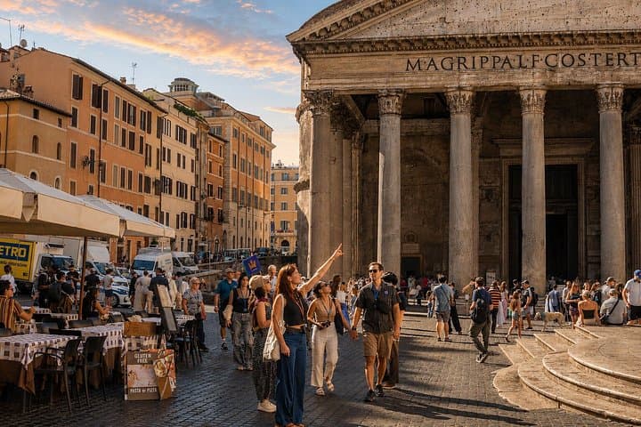 Trevi Fountain Walking Tour in Rome — photo 1 of 8