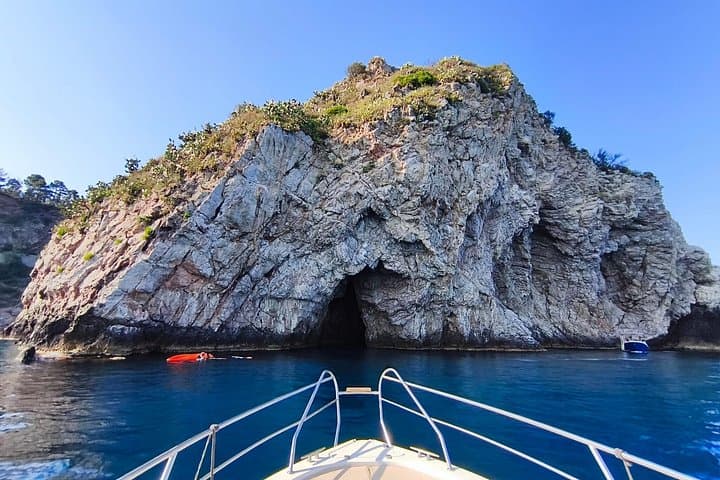 Private Boat Tour between Giardini Naxos and Taormina — photo 1 of 4