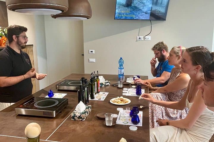 Guided Evo Oil Tasting on Lake Garda — photo 1 of 10