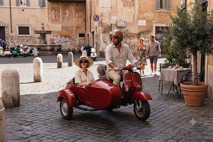 Vespa Sidecar Tour of Rome: Colosseum to Piazza Navona — photo 1 of 5
