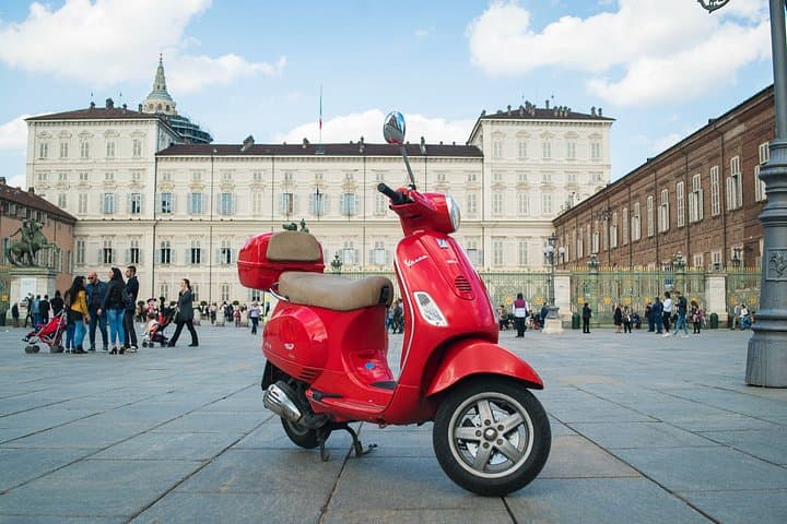 Turin His Majesty in the square — photo 1 of 6