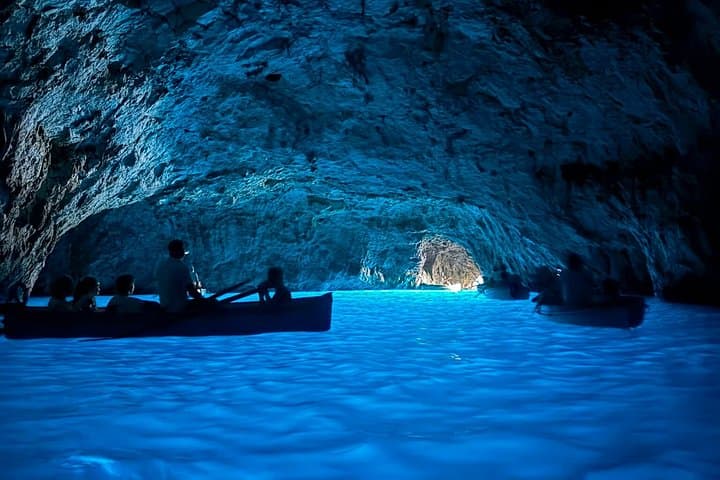 Capri Blue Grotto Tour : 3 Hours Pizza and Prosecco — photo 1 of 15