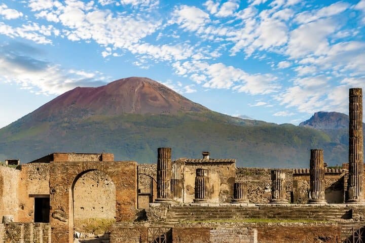 Private Pompeii and Naples Day Trip from Rome by Minivan — photo 1 of 10