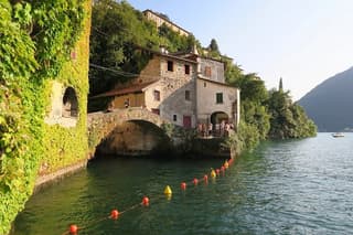 Private Lake Como Boat Tour with Diving Lesson