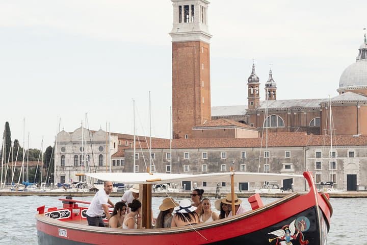 Discover Venice with a Lagoon Tour in Bragozzo — photo 1 of 8