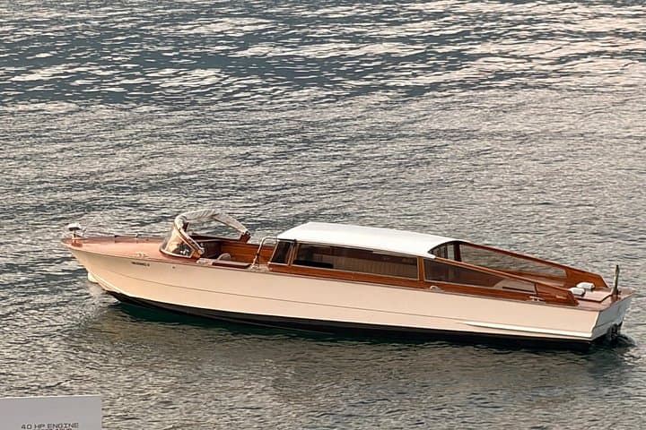 Private venetian taxi around the lake of como — photo 1 of 6