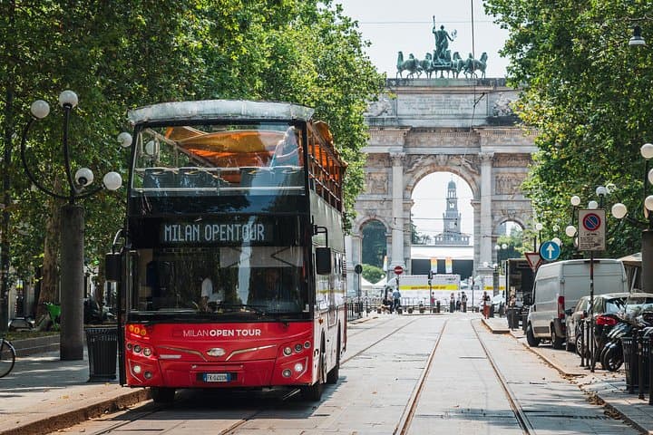 24-Hour "Gray Line" Milan Hop-On Hop-Off Tour with Audio Guide — photo 1 of 11