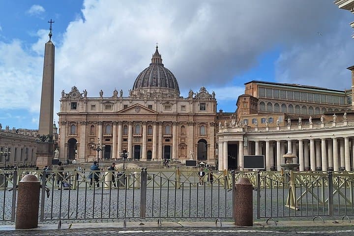 Papal Audience with Host — photo 1 of 5