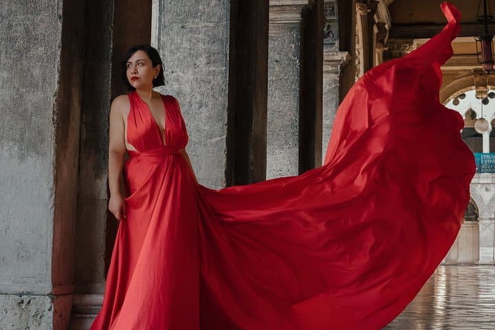 Venice: Flying Dress Photoshoot — photo 1 of 5