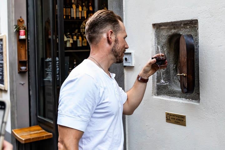 Private Florence Oltrarno Food & Wine Tour with Wine Windows — photo 1 of 17