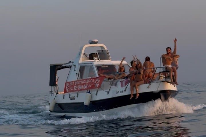 Aperitif in boat at sunset Scoglitti province of Ragusa — photo 1 of 9