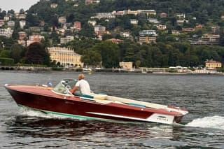 Riva Motorboat Tour on Lake Como with Italian Aperitif
