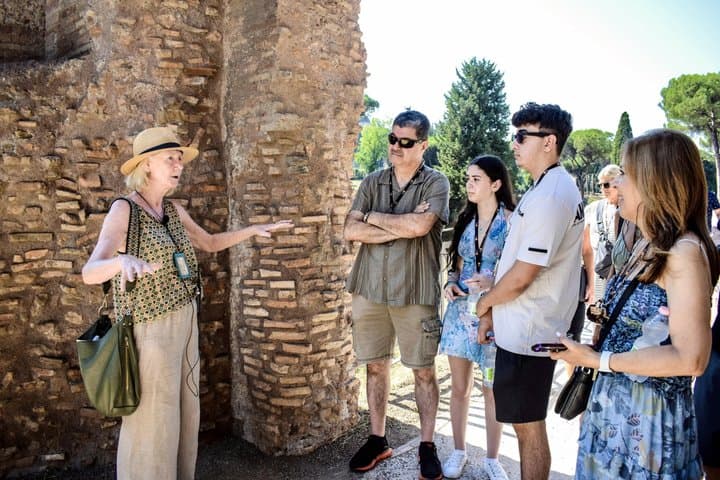 Rome: Guided Tour of Colosseum, Palatine Hill and Roman Forum — photo 1 of 9