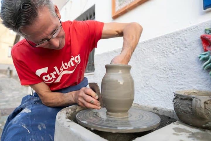 Squillace: traditional ceramics workshop with graffiti — photo 1 of 5