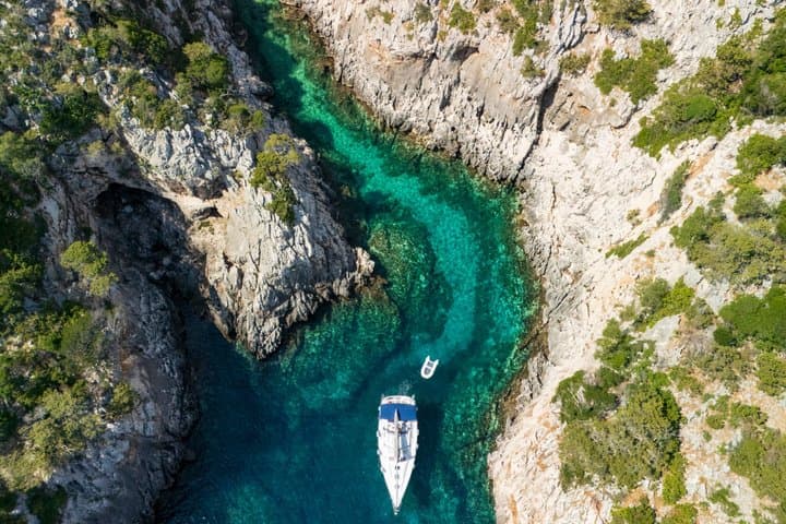 Cala Goloritzé Tour by Boat Swimming Snorkeling and Lunch — photo 1 of 8