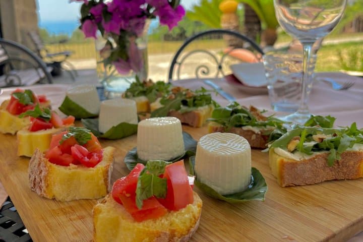 Tour with tasting between history and vineyards — photo 1 of 14