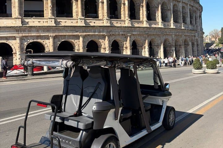 Rome in Golf Cart in 90 min Private Tour between Monuments and Secrets — photo 1 of 6