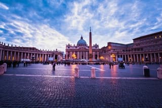 Vatican and Trastevere Walking Tour with an Audio Guide