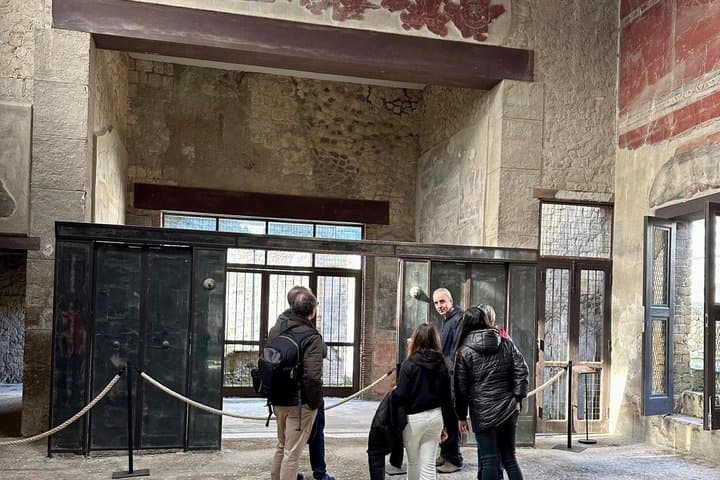 Pompeii Tour from Naples Signature and Prestige Experience — photo 1 of 9