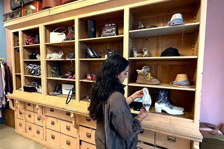 Milan Vintage Fashion and Shopping Tour in Hidden Gems — photo 1 of 23