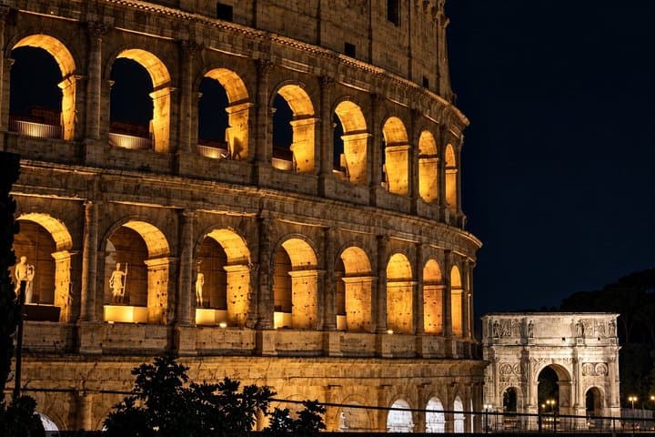 Rome Night Tour Colosseum and Rooftop Aperitivo — photo 1 of 14