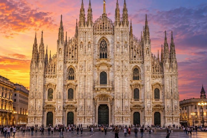 Milan: Duomo’s Cathedral Guided Tour with Optional Rooftop Access — photo 1 of 10