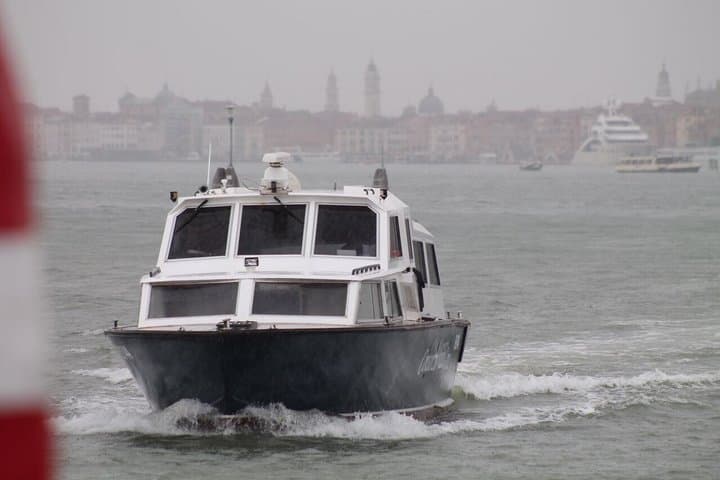 Private transport from Venice to Marco Polo Airport — photo 1 of 4