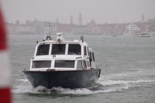 Private transport from Venice to Marco Polo Airport