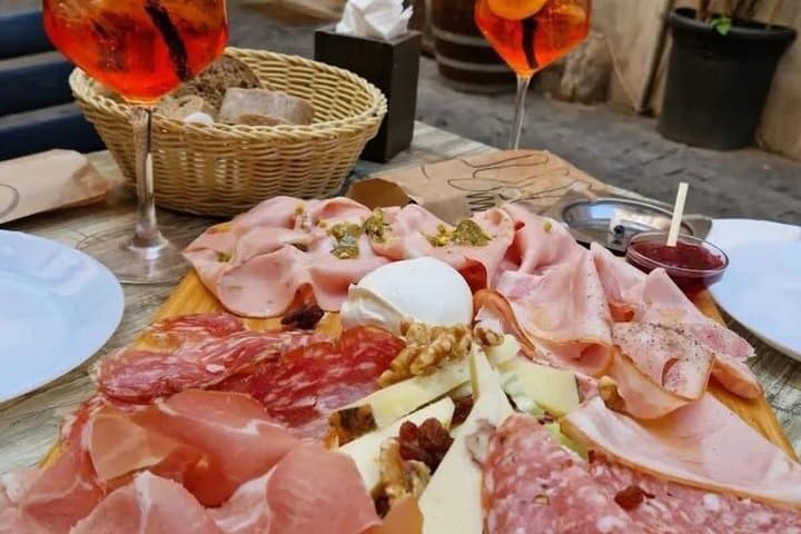 Twilight Wine and Small Bites in Monti — photo 1 of 11