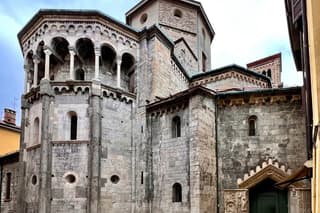 Self Guided Walking Tour Roman Walls Duomo and Audio Quiz
