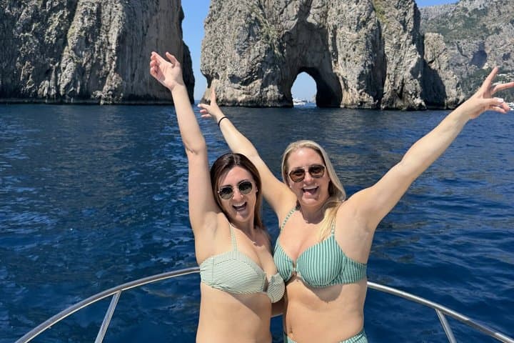 Private boat tour in Capri and Blue Grotto — photo 1 of 30