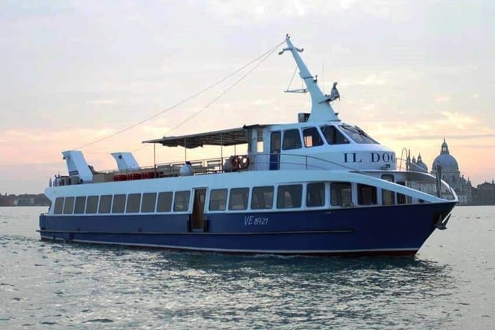 Tour of Murano and Burano by boat — photo 1 of 7